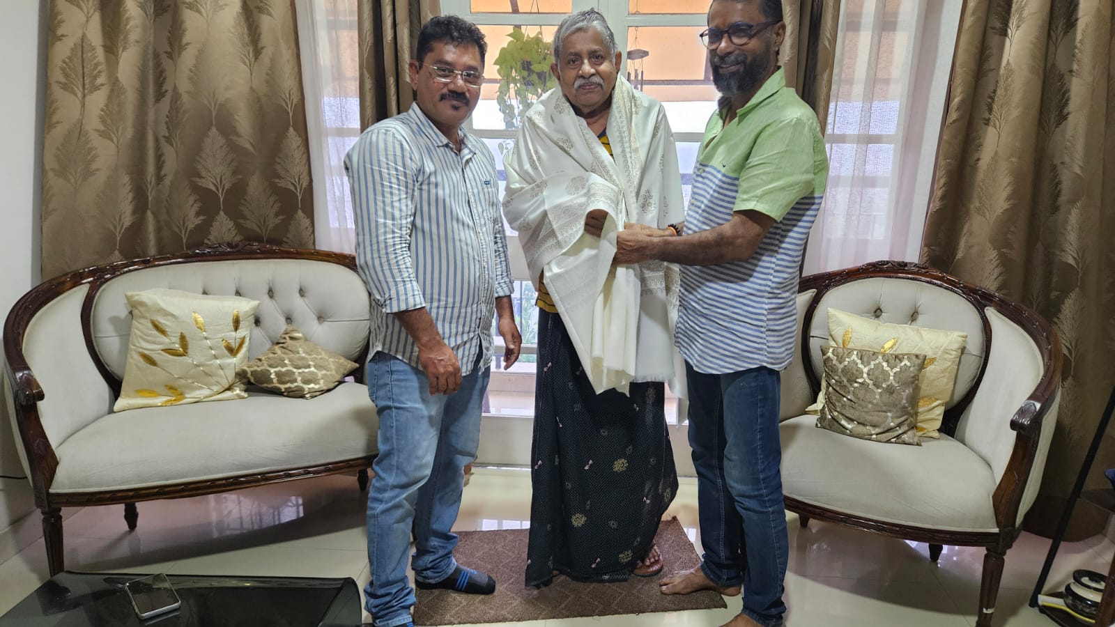 President Lion Sheril Raj P V and Secretary Lion Manoj J S paid a courtesy visit to Lion B Padmanabhan at his residence, honouring 29 years of dedicated service.